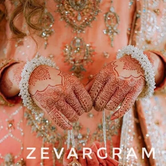 ZEVARGRAM PAKISTANI LUXURY JEWELRY DESIGNER GAJRA PEARL BANGLES - Picture 1 of 4